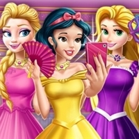 play Princesses At Masquerade game